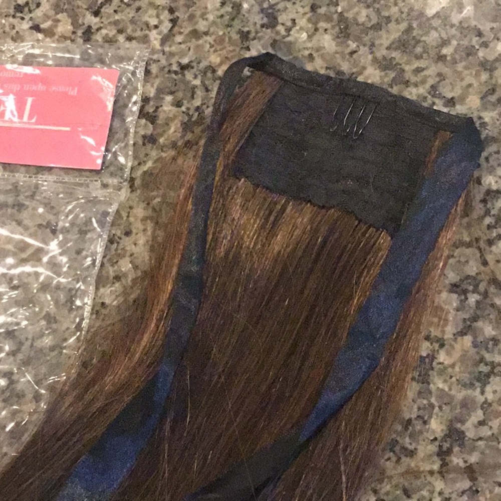 Fake Ponytail - Picture 2 of 3